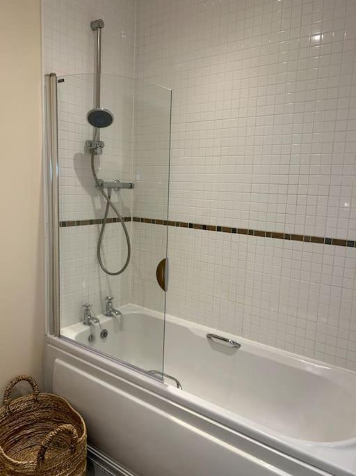Central Birmingham City Apartment -Smart Tv - Free Parking Onsite Luaran gambar